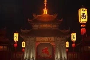 星空下的复盘会六人围坐演播厅封面图